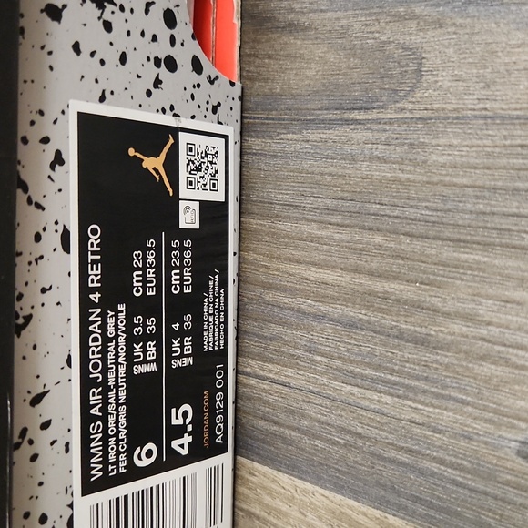 Jordan Retro 4 in Neutral Gray and White - Picture 2 of 7